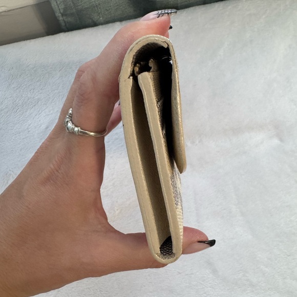 White checkered, Louis Vuitton wallet - Picture 6 of 8